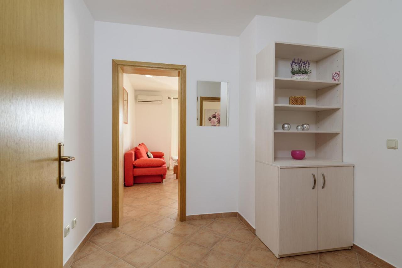 Apartmani Emil Trogir Exterior photo