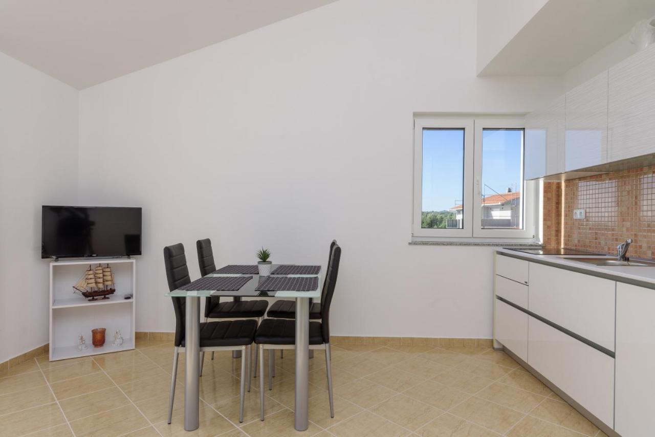 Apartmani Emil Trogir Exterior photo